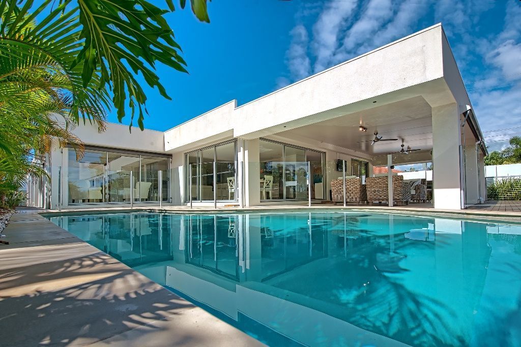 37 Beverley Crescent, Broadbeach Waters Property History & Address