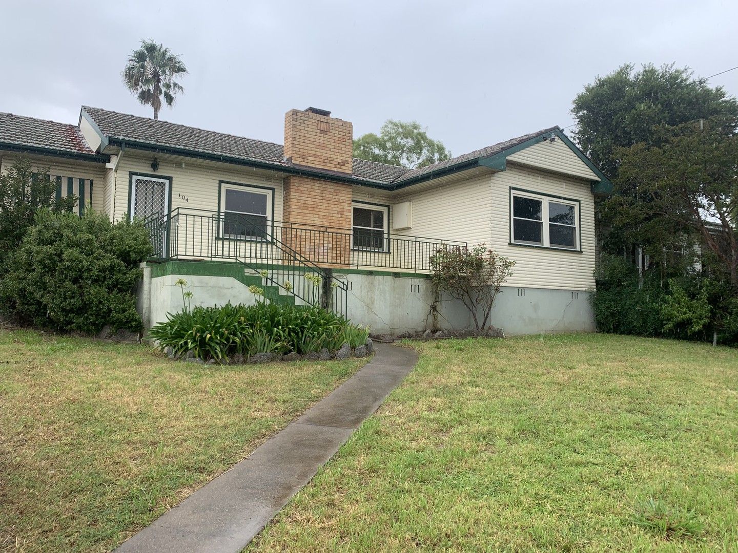 2 bedrooms House in 104 Rawson Avenue TAMWORTH NSW, 2340