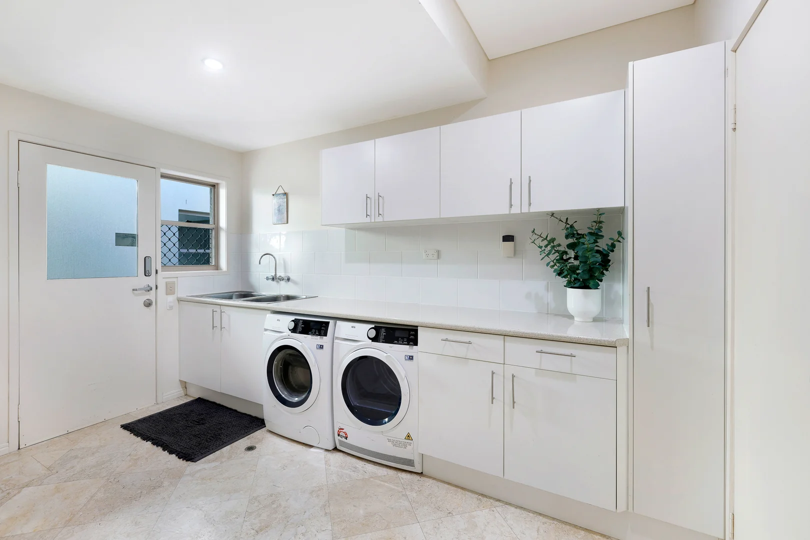 Additional image 23 of 102 Commodore Drive, Paradise Waters QLD 4217