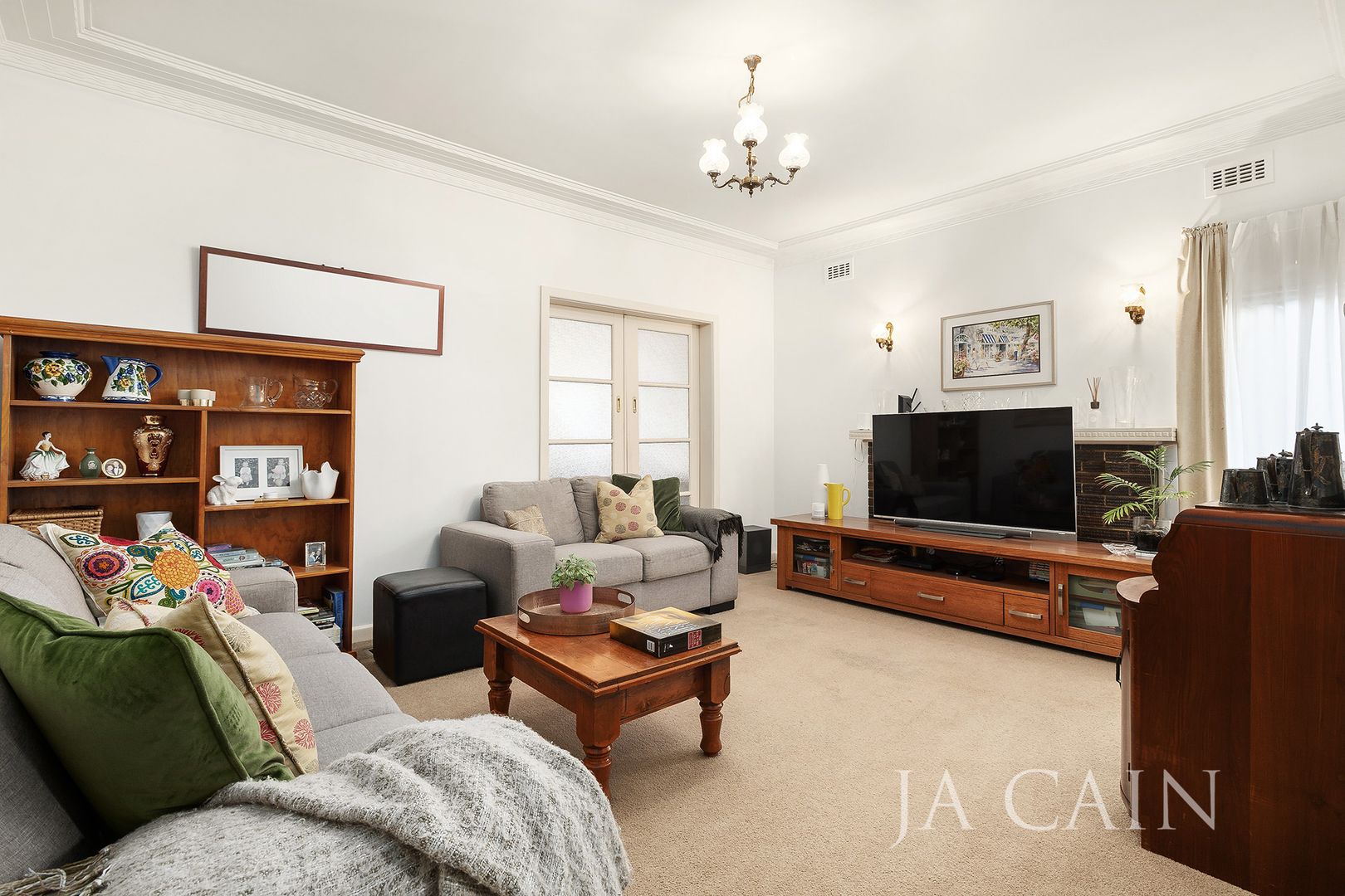 10 Douglas Street, Ashwood VIC 3147, Image 1