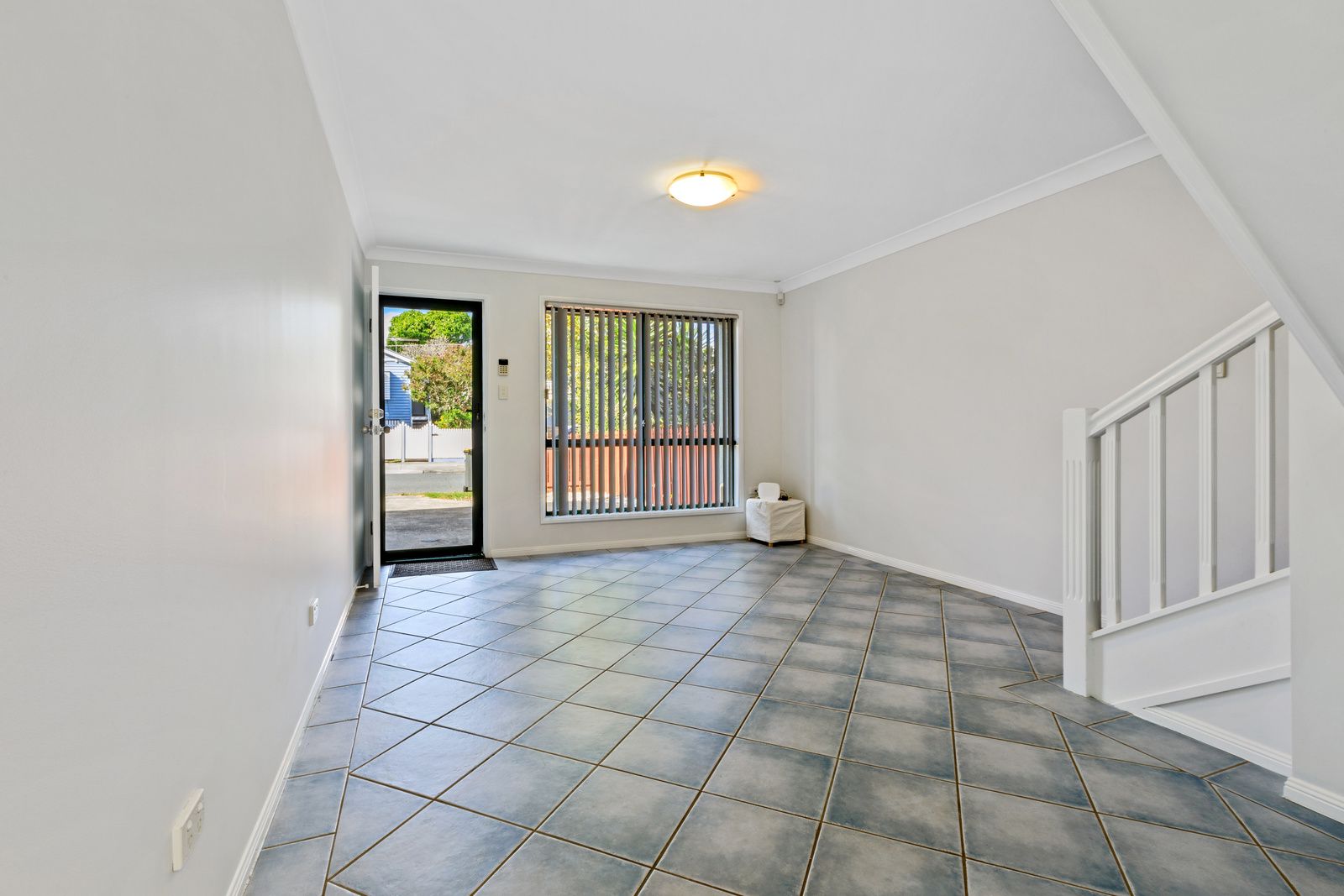 2/33 Gladys Street, Greenslopes QLD 4120, Image 2