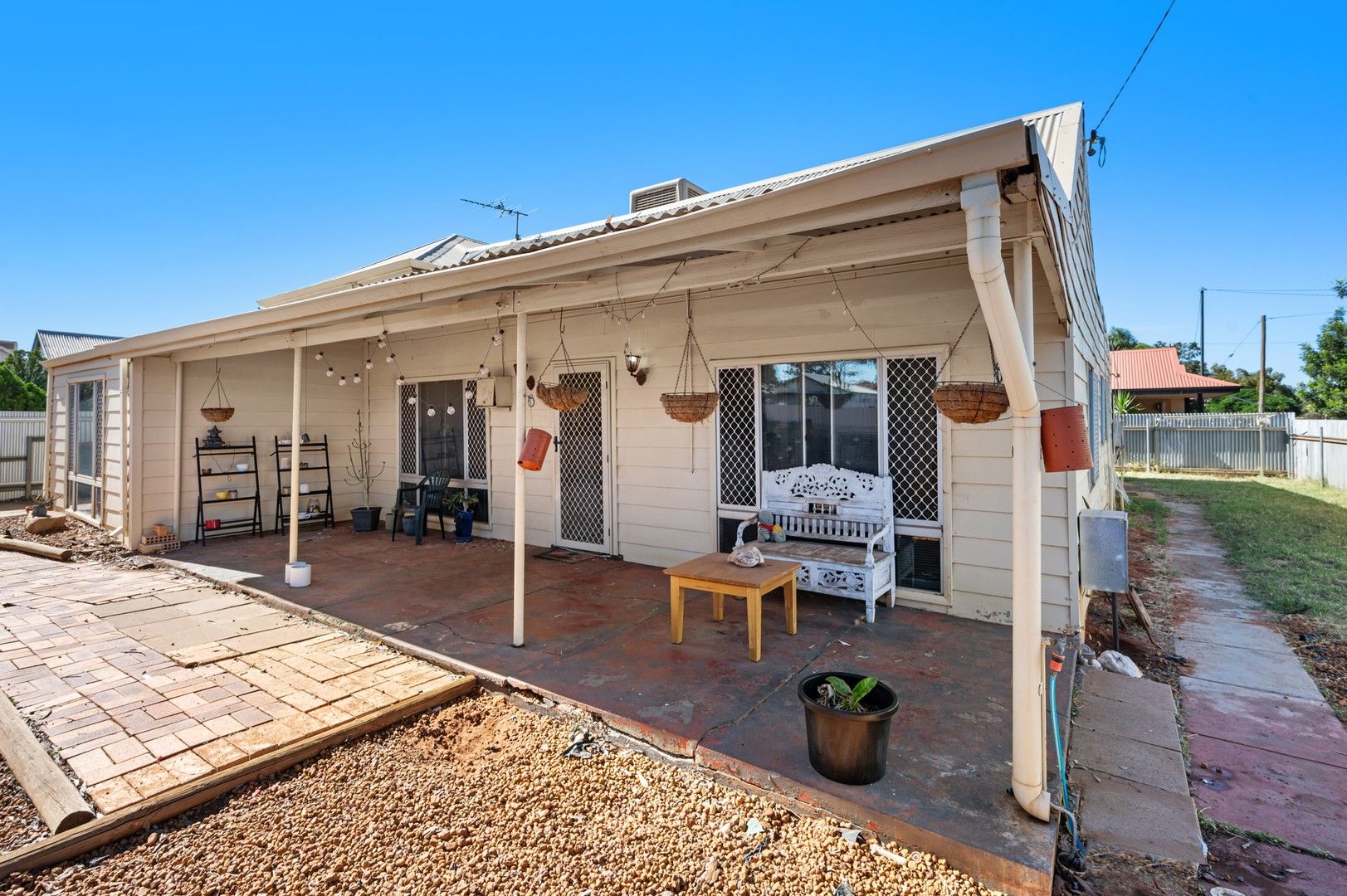 4 bedrooms House in 143 Hanbury Street KALGOORLIE WA, 6430