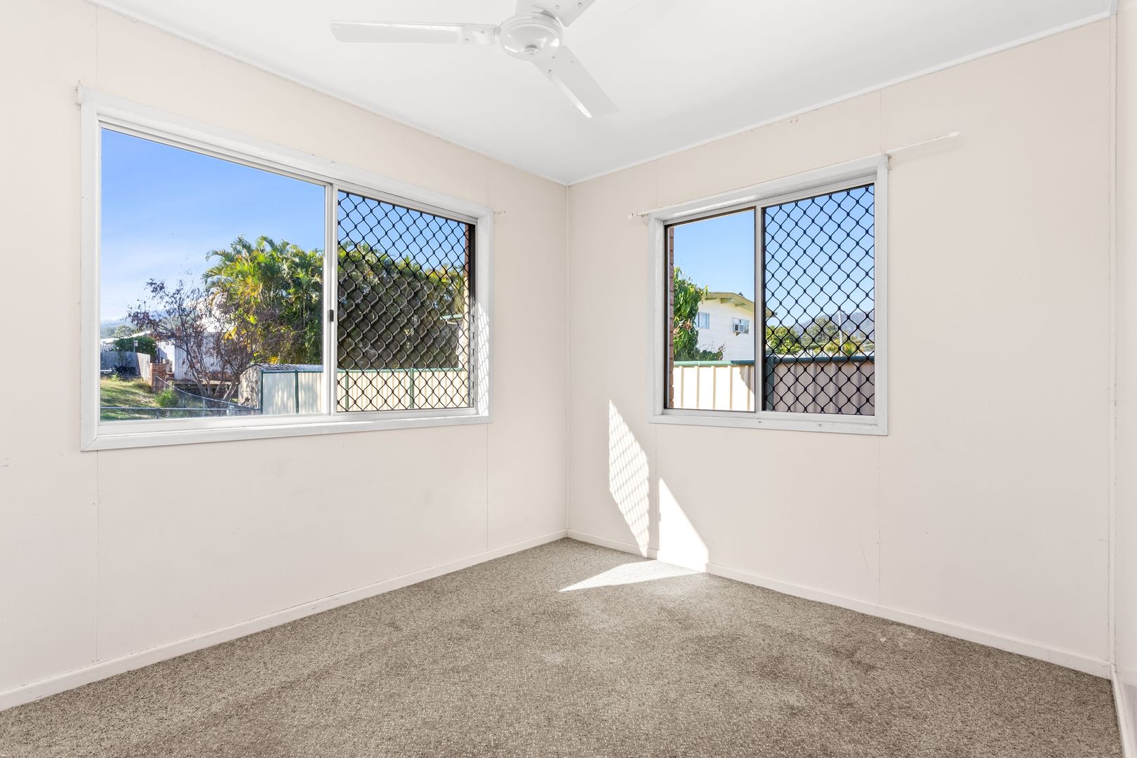 1&2/321 Blanchfield Street, Koongal QLD 4701, Image 2