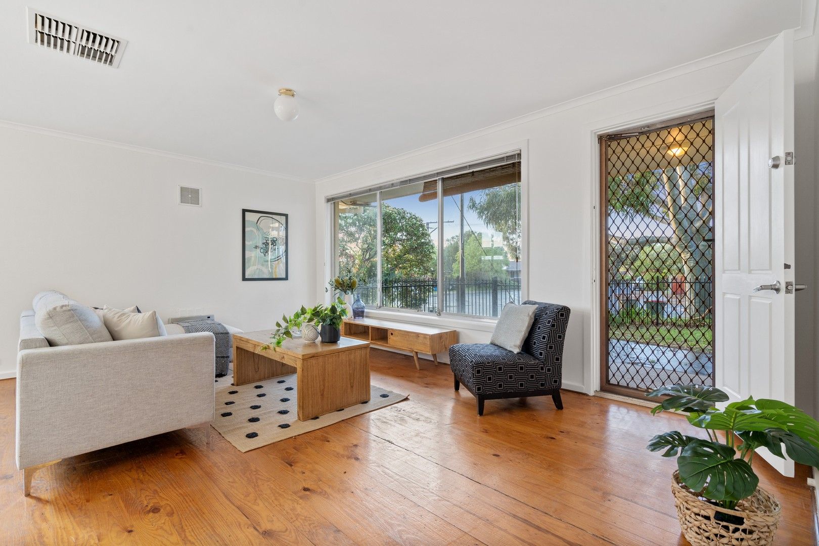 3 bedrooms House in 17 Dominic Crescent MORPHETT VALE SA, 5162