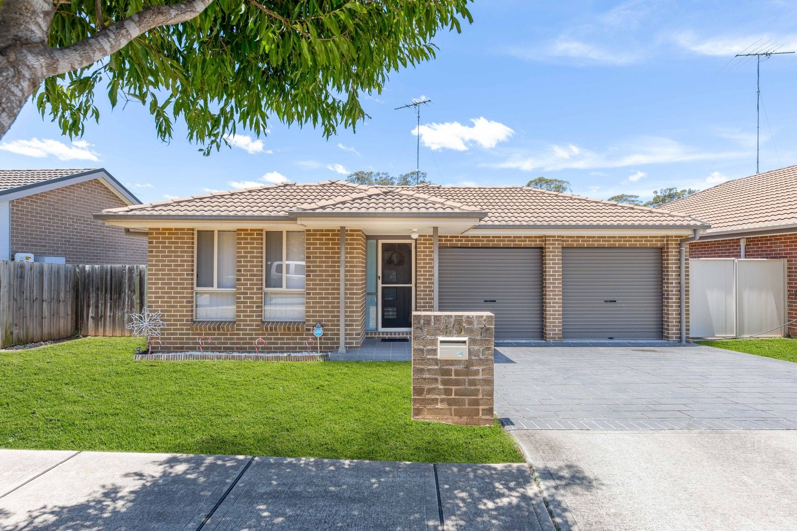 4 bedrooms House in 45 Belmont Avenue SPRING FARM NSW, 2570