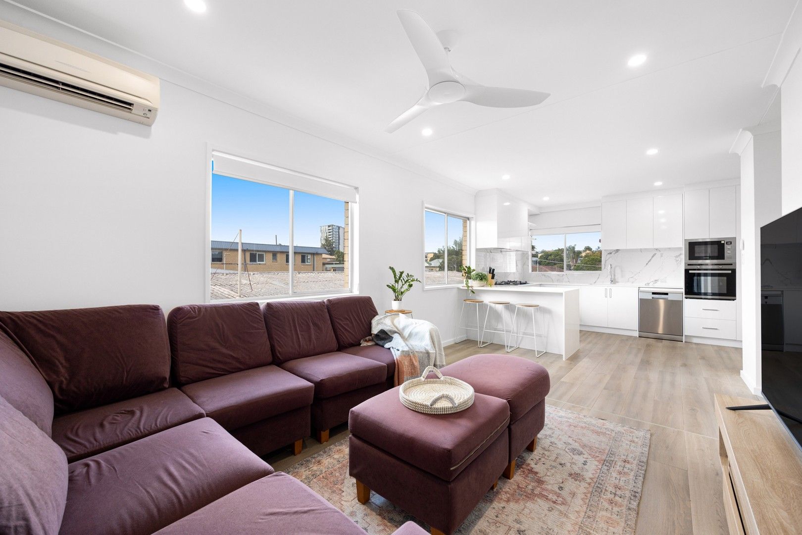 5 bedrooms House in 4/42 Wellington Street COORPAROO QLD, 4151