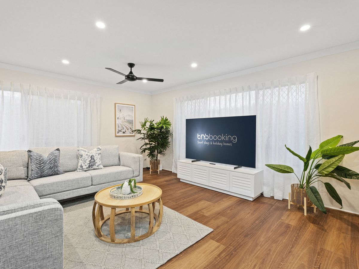 6 bedrooms House in 25 Durham Street SOUTHPORT QLD, 4215