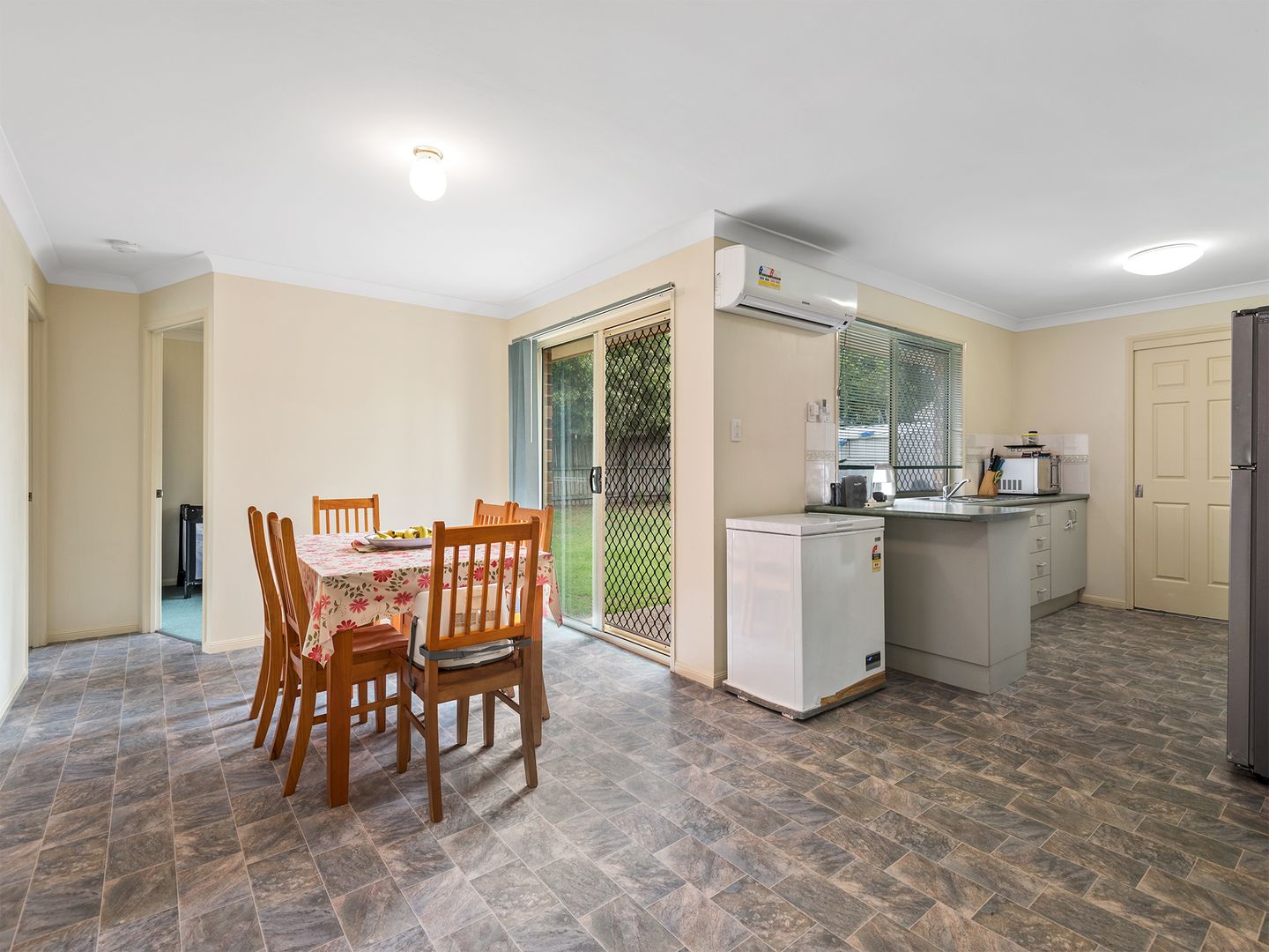 4 Geaney Boulevard, Crestmead QLD 4132, Image 2