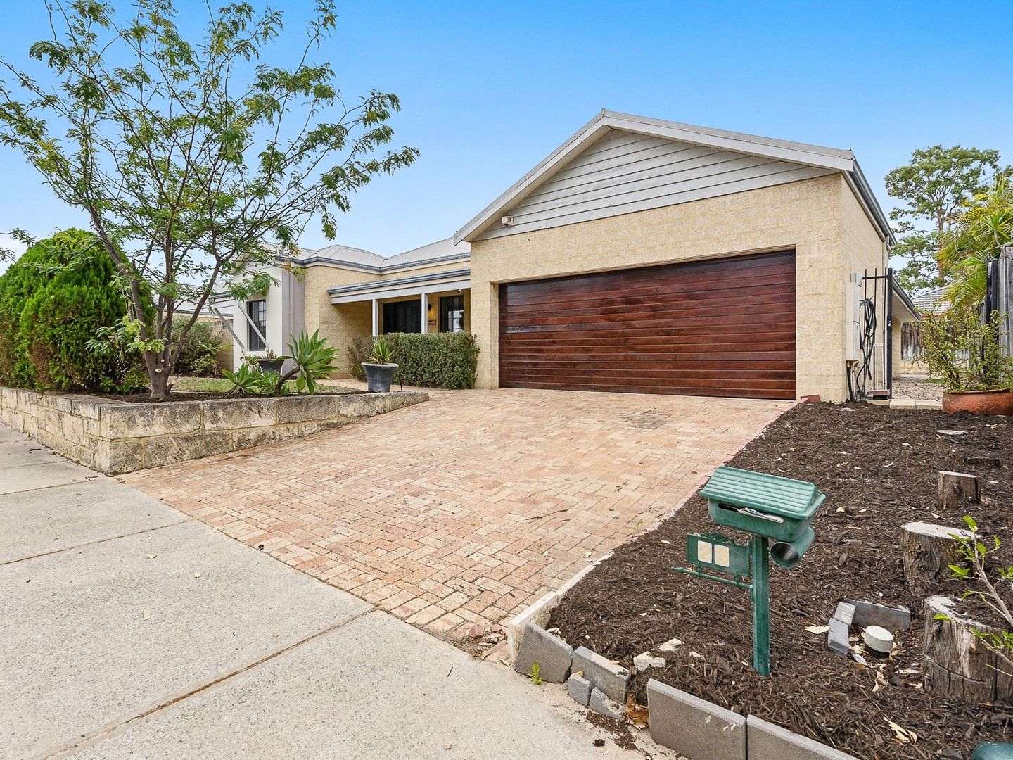 4 bedrooms House in 23 Mornington Parkway ELLENBROOK WA, 6069