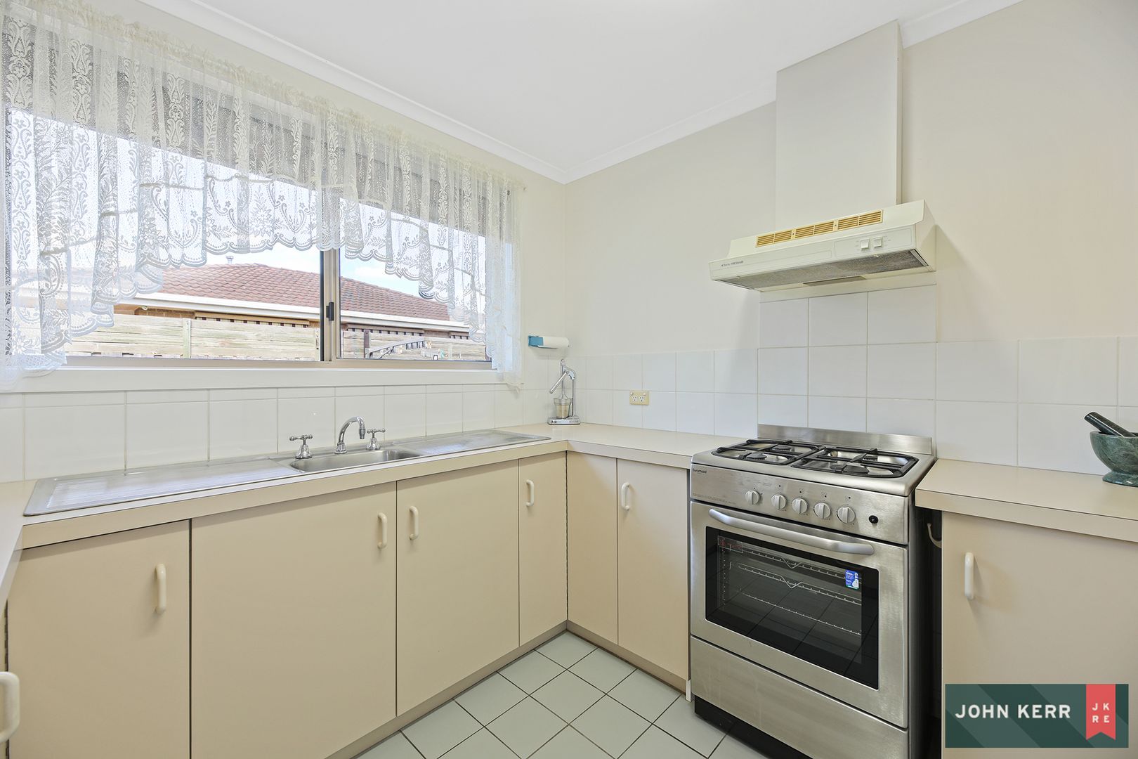 3/7 Saxtons Drive, Moe VIC 3825, Image 2