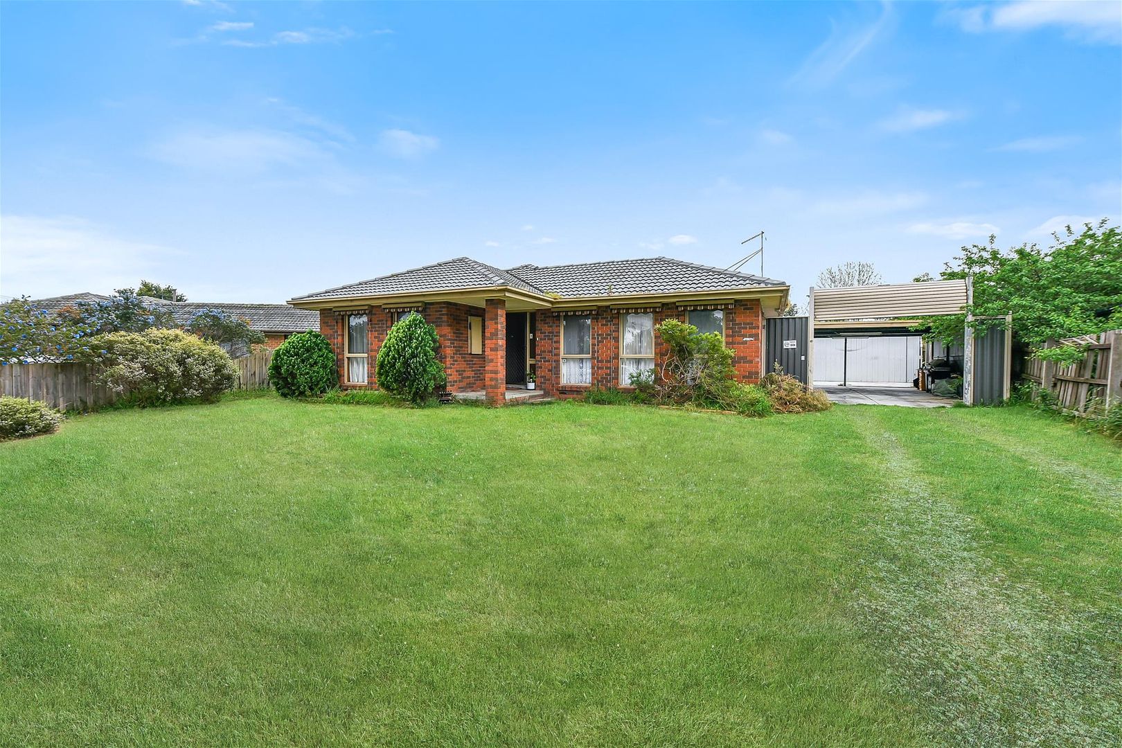 8 Hume Court, Cranbourne North Property History & Address Research