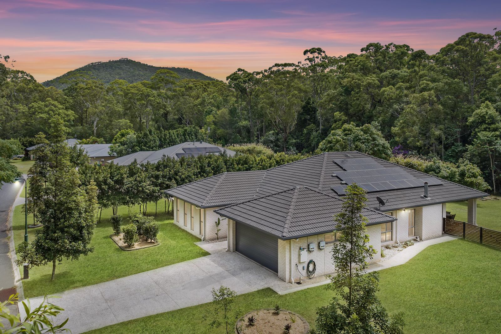 4 bedrooms House in 239 Lindeman Road BEERWAH QLD, 4519