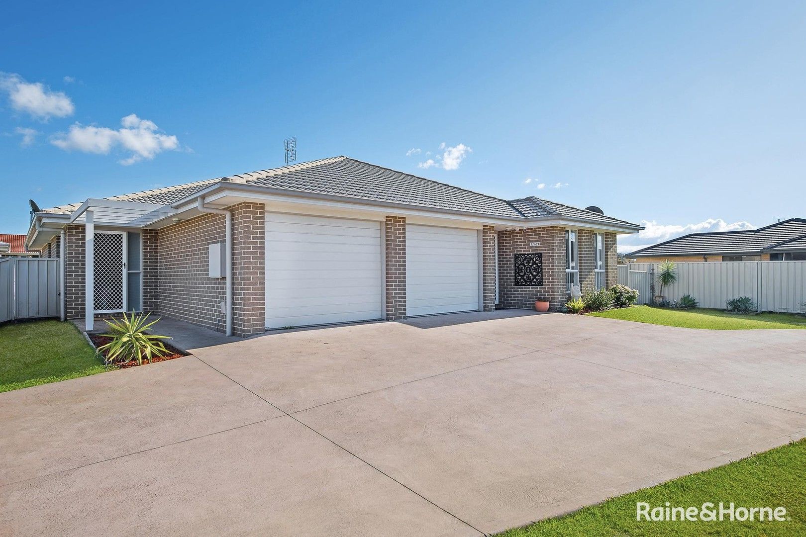 5 bedrooms House in 69A Sophia Road WORRIGEE NSW, 2540