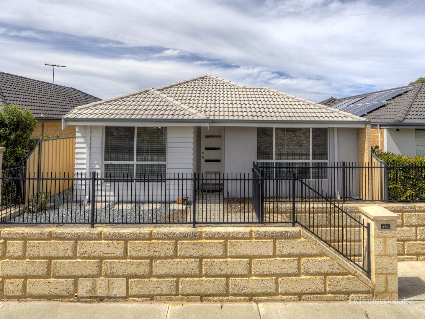 3 bedrooms House in 34 Ravensbourne Street YANCHEP WA, 6035