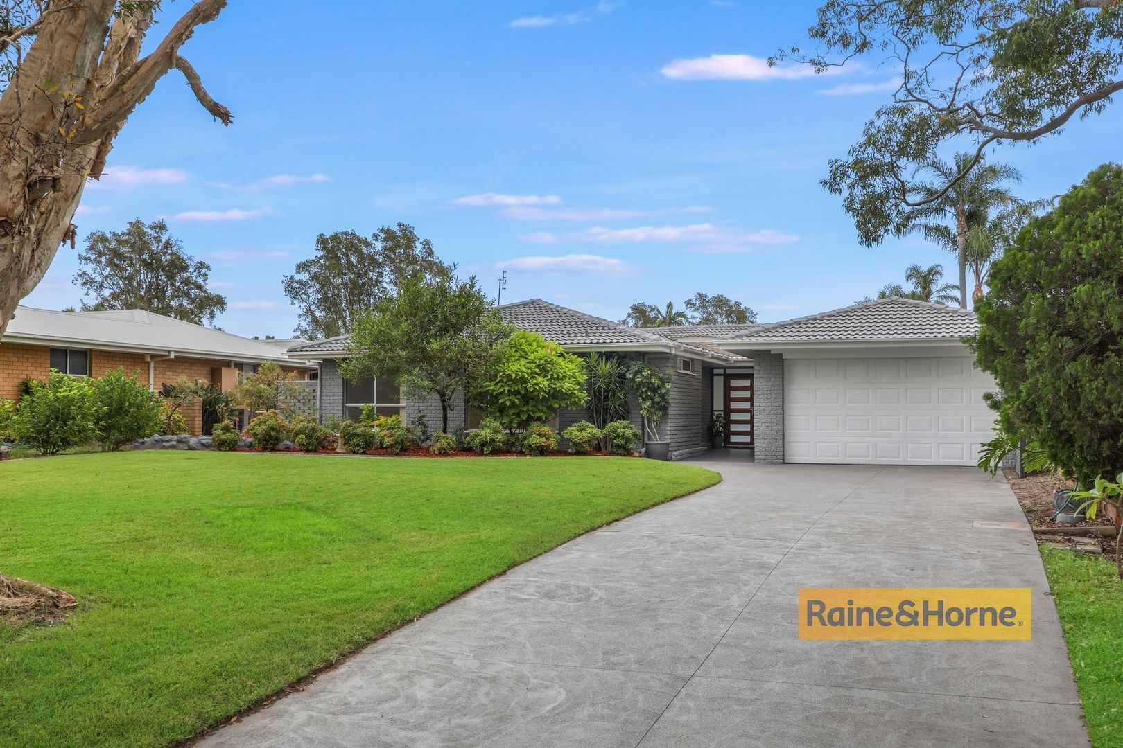 33 Mainsail Avenue, St Huberts Island Property History & Address