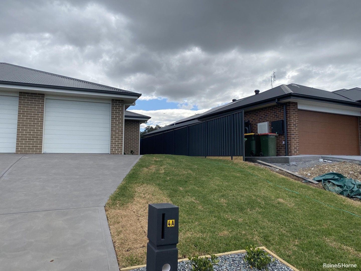 2 bedrooms Duplex in 4A Stonebark Court GRETA NSW, 2334