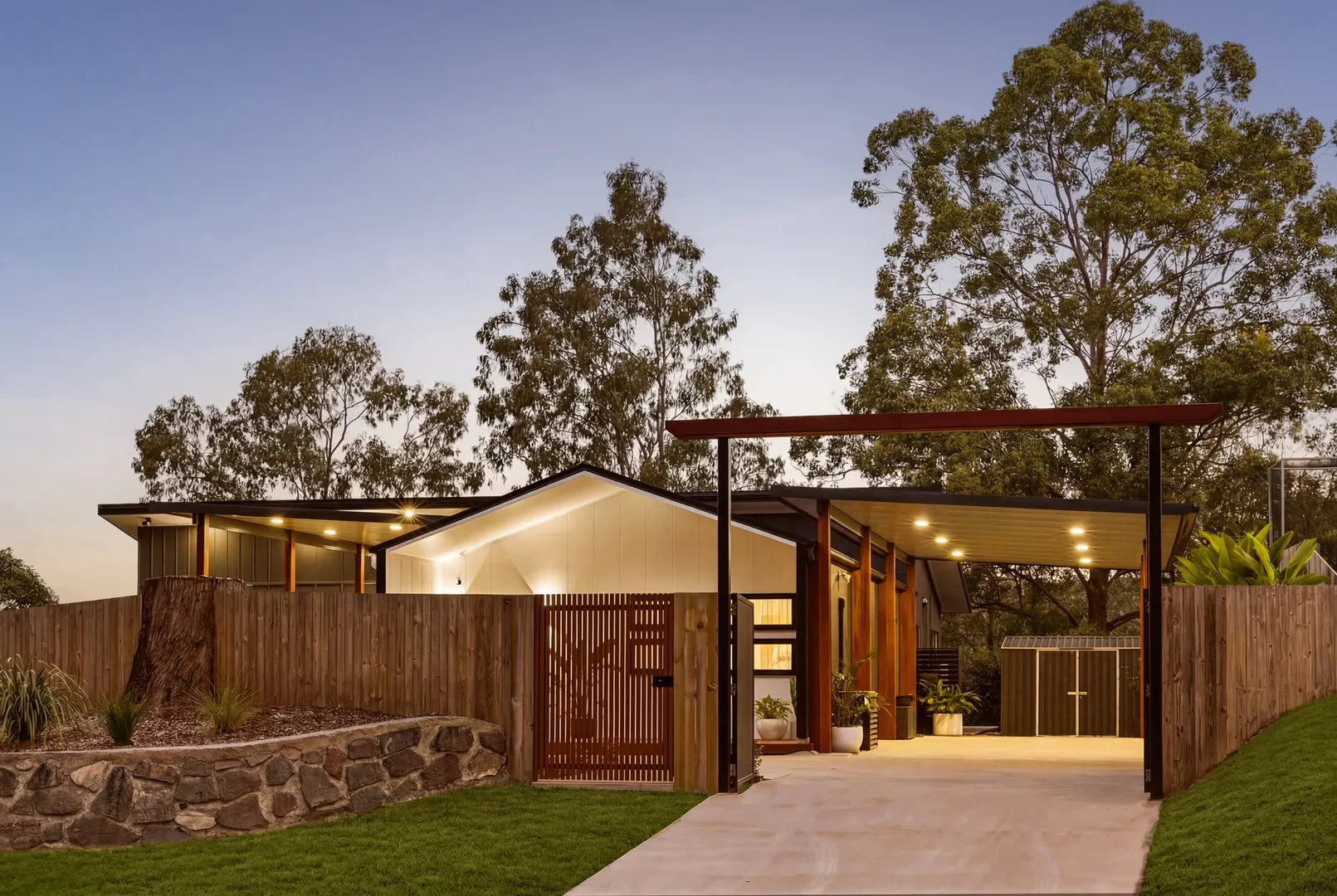 Contemporary Hinterland Living at Its Finest, Elevated Valley Views Included - View 4