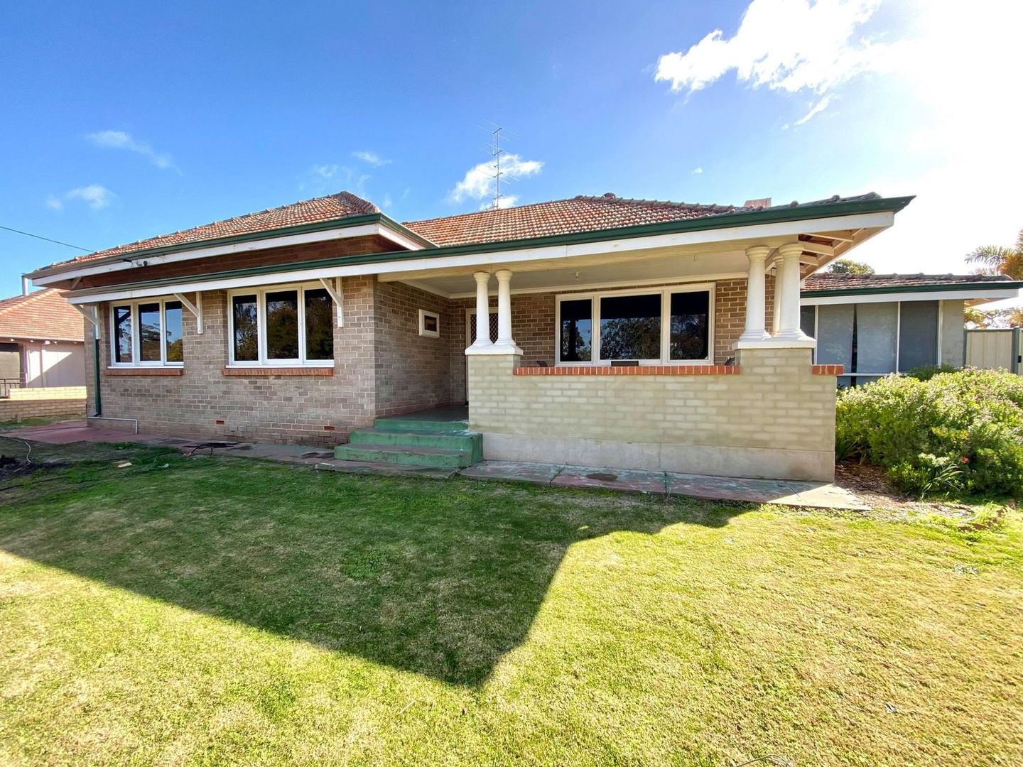 17 Charlton Street, Quairading WA 6383, Image 2