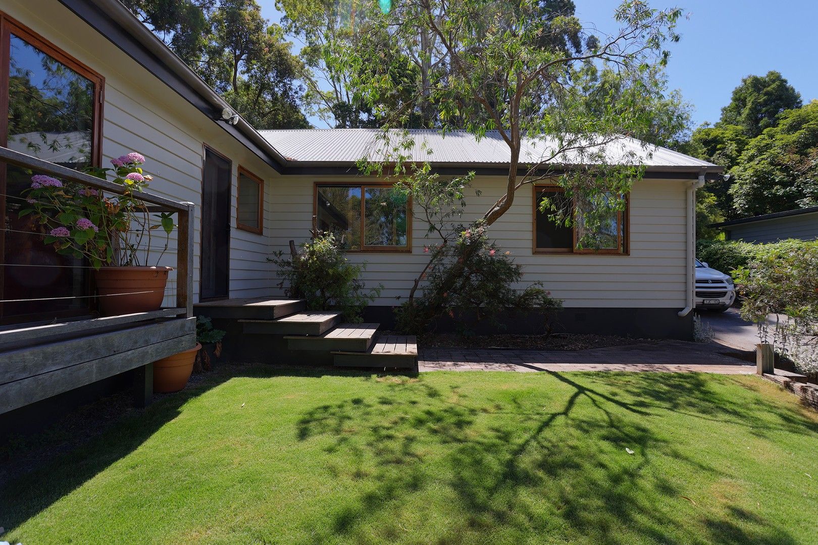 3 bedrooms House in 5 Warra Road UPWEY VIC, 3158