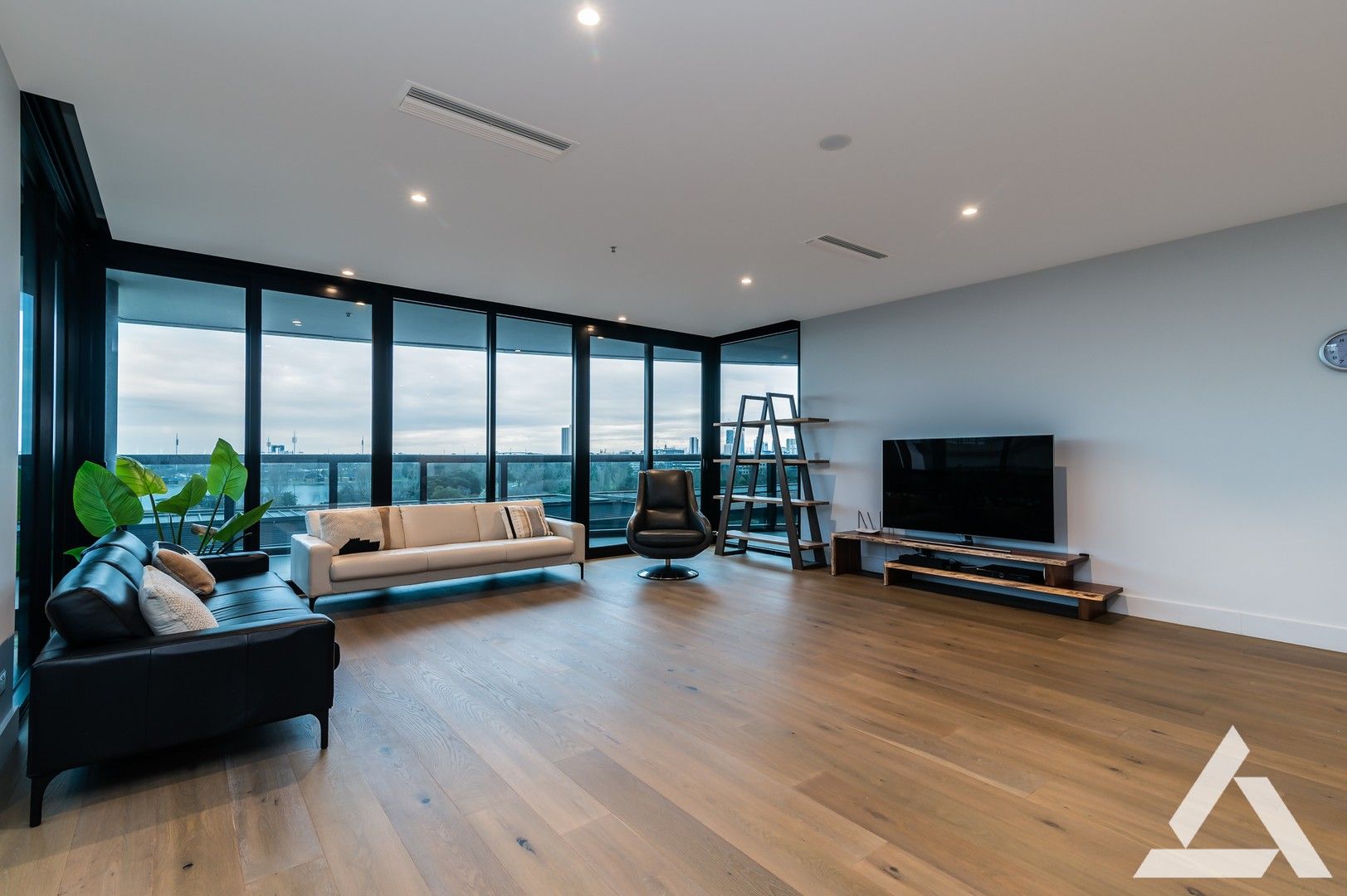 4 bedrooms Apartment / Unit / Flat in 702/14 Queens Road MELBOURNE VIC, 3004