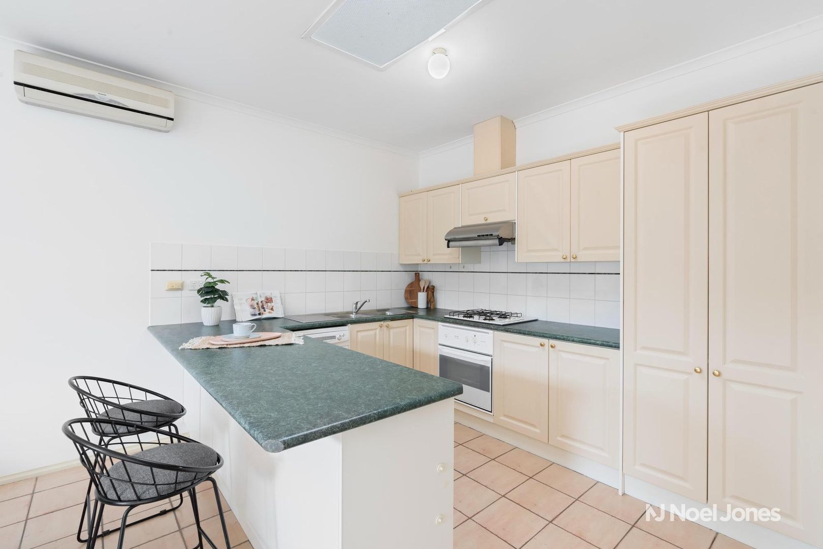 2/13 Peter Avenue, Blackburn North VIC 3130, Image 2