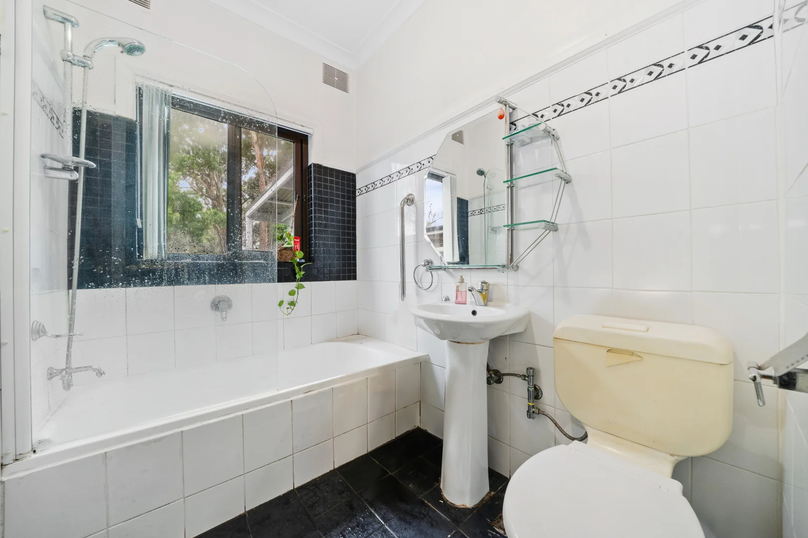 Additional image 5 of 15 & 15a Epping Close, Cambridge Park NSW 2747