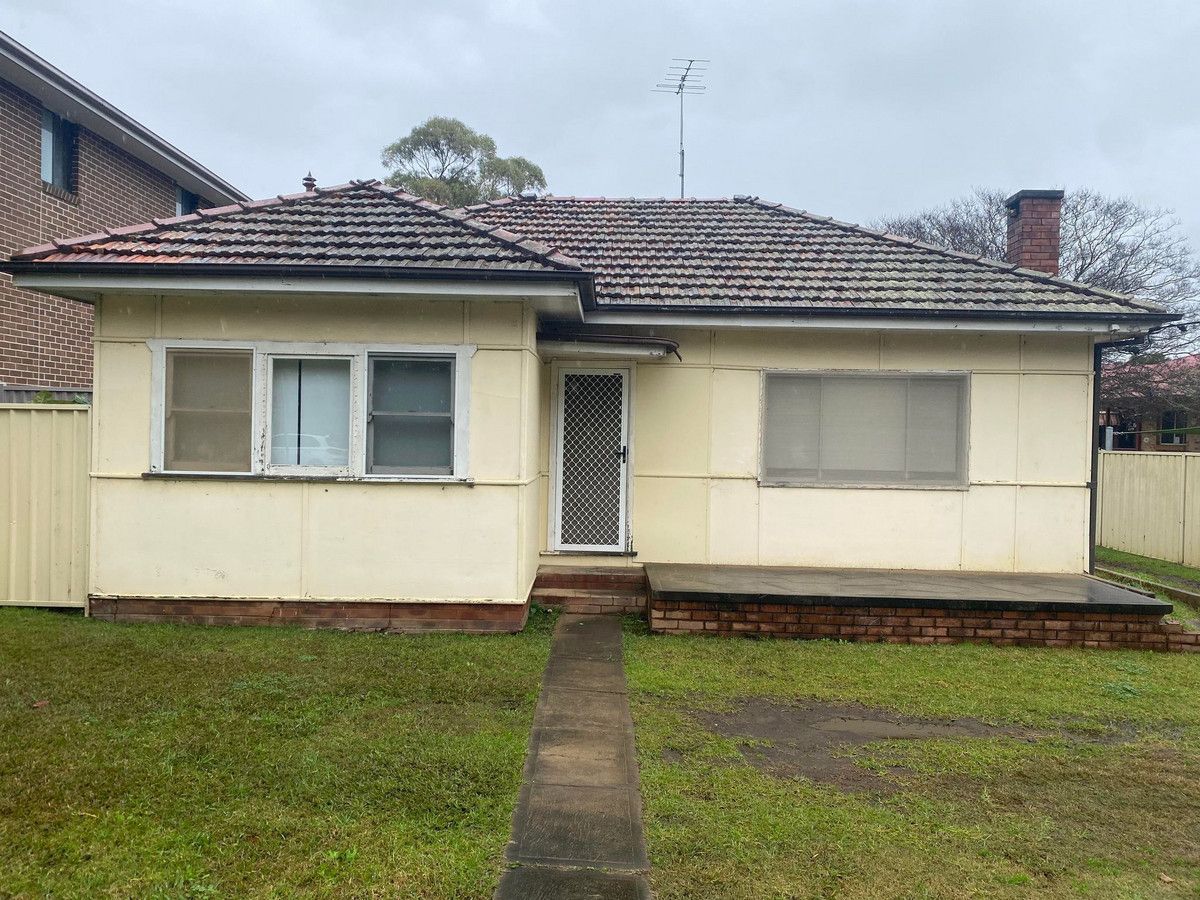 3 bedrooms House in 133 Dumaresq Street CAMPBELLTOWN NSW, 2560