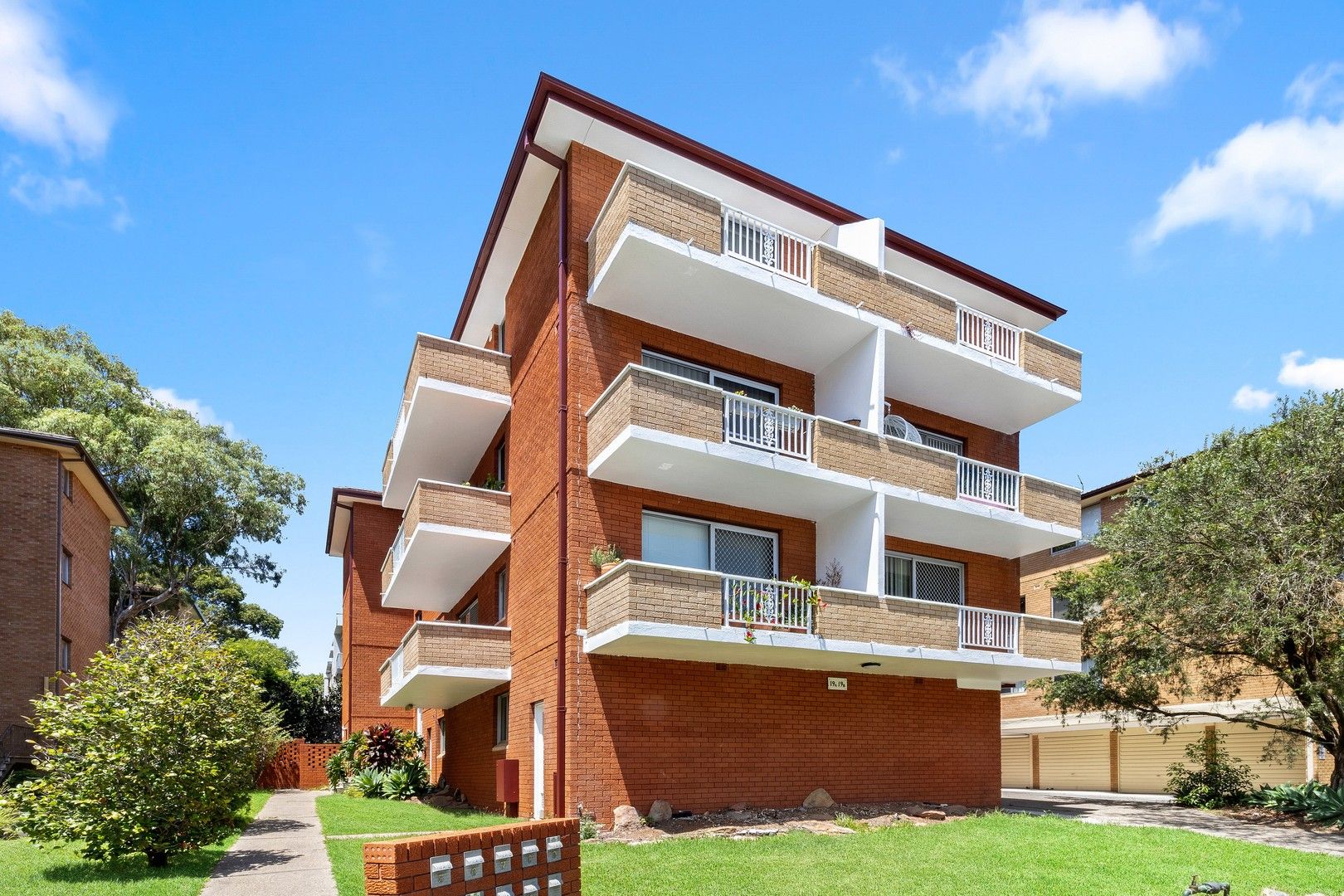 2 bedrooms Apartment / Unit / Flat in 1/19A-19B Martin Place MORTDALE NSW, 2223