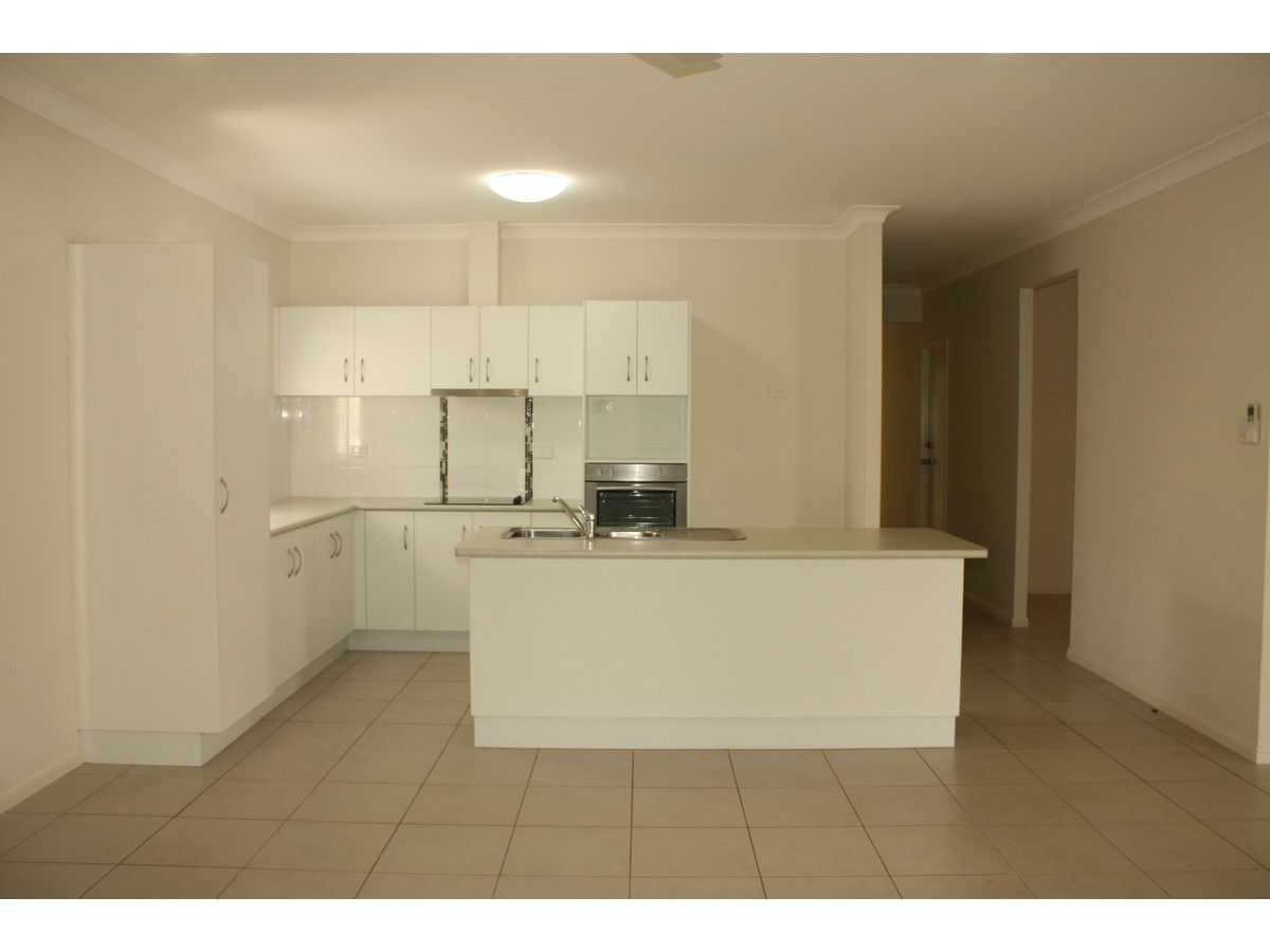 21 Skardon Place, Kelso QLD 4815, Image 2