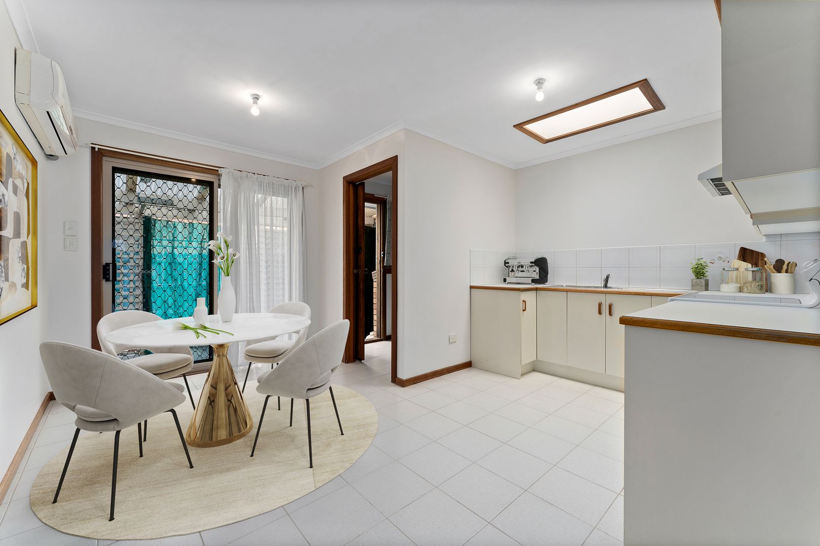 2/12 Gertrude Street, St Albans VIC 3021, Image 2