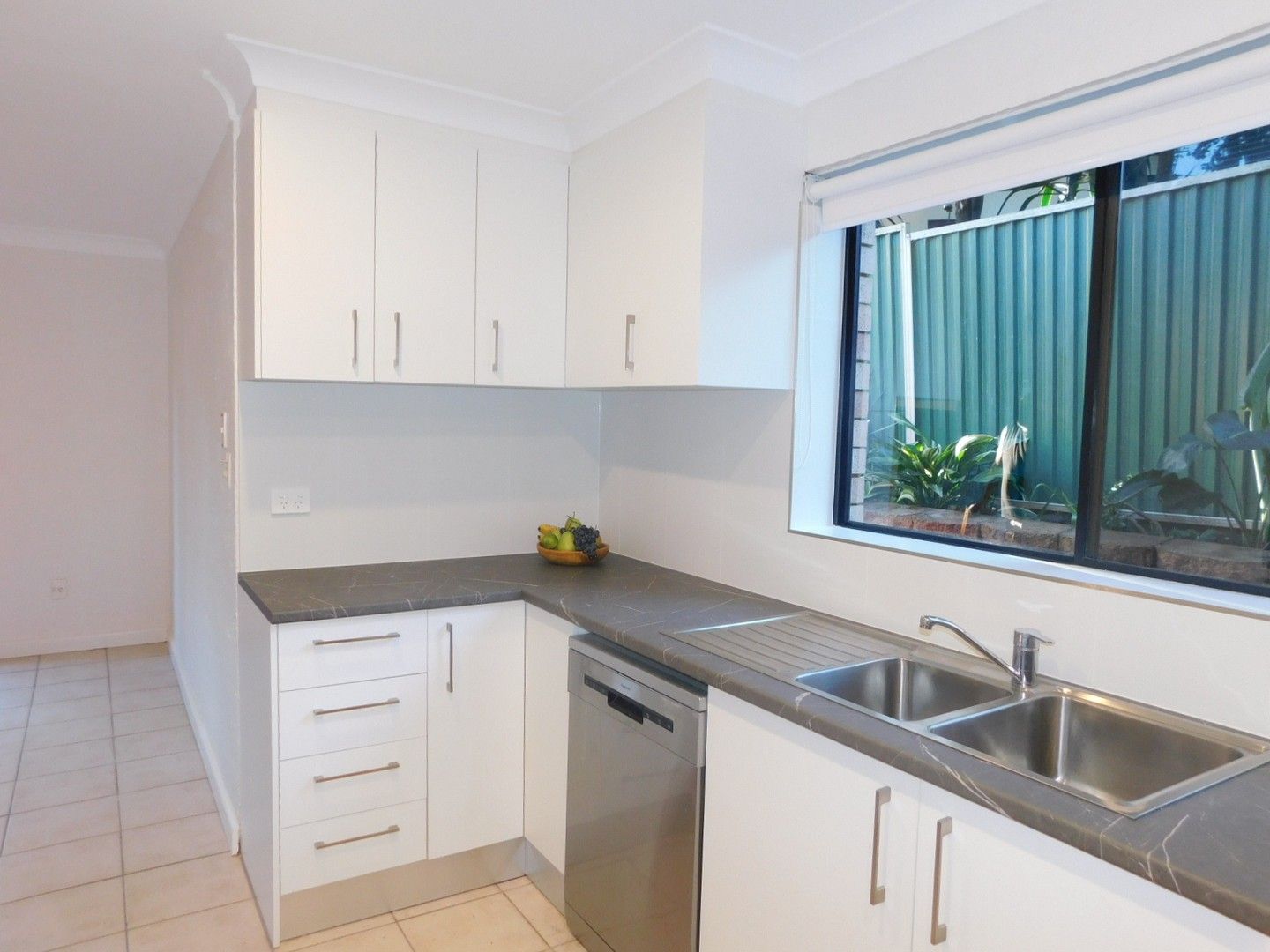 3 bedrooms Townhouse in 9/11 Cochrane Road THIRROUL NSW, 2515