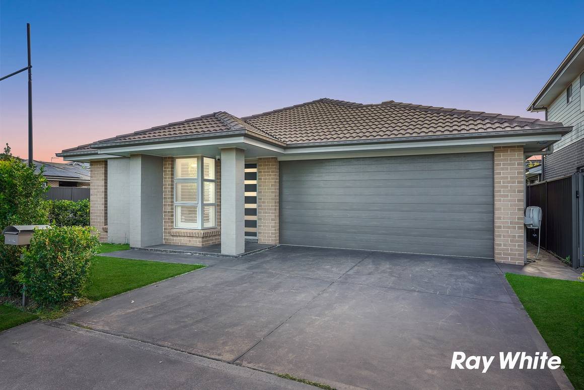 Picture of 33 Parkway Drive, MARSDEN PARK NSW 2765