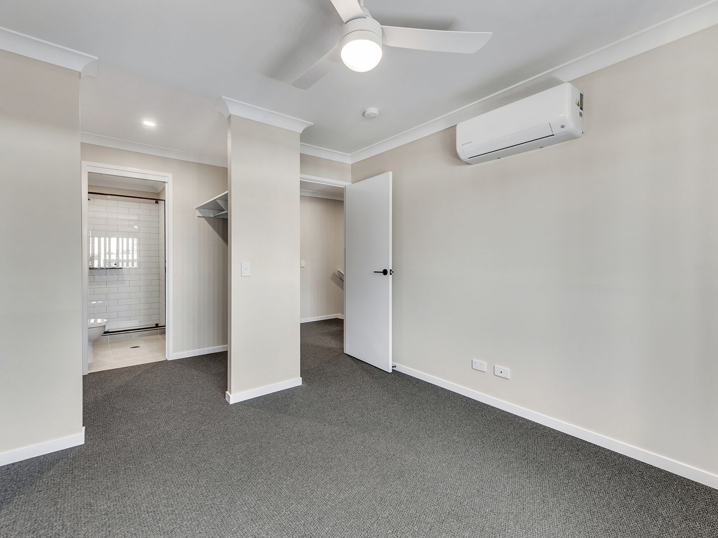 3/2 Castamore Wy, Richlands QLD 4077 House For Rent 670 Domain