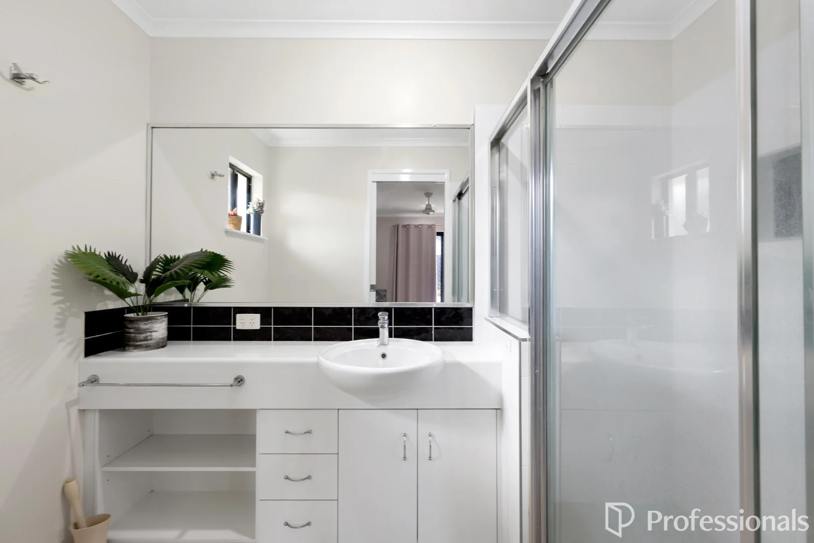 Additional image 14 of 4 Daydream Close, Mount Pleasant QLD 4740