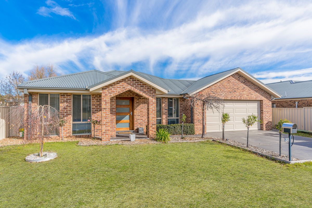 4 bedrooms House in 33 Brooklands Drive ORANGE NSW, 2800