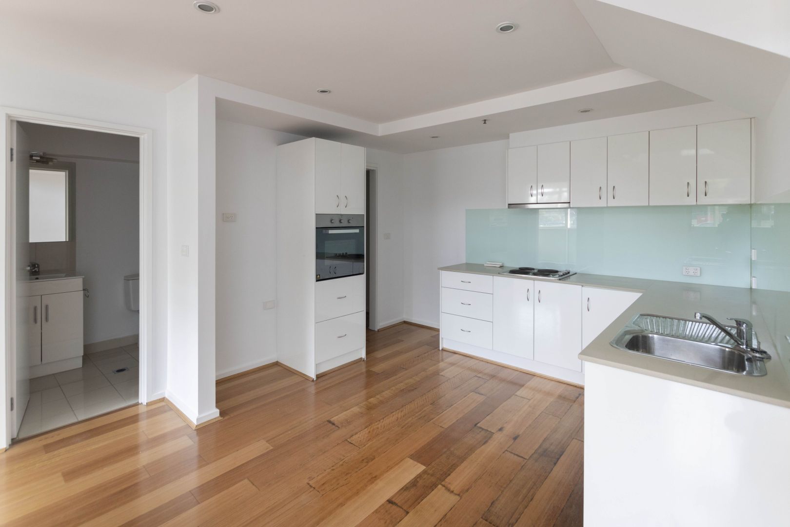 2/79 Bell Street, Coburg VIC 3058 Apartment For Rent 480 Domain