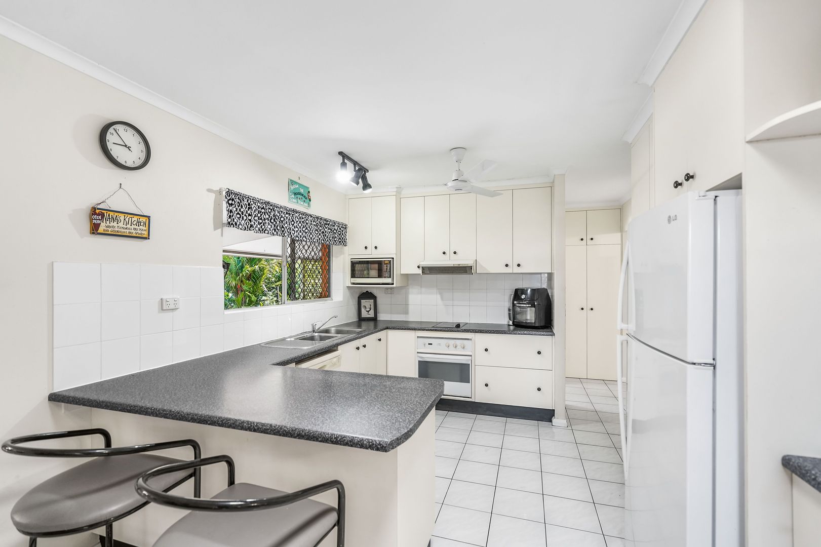 3 Amethyst Street, Bayview Heights QLD 4868, Image 2