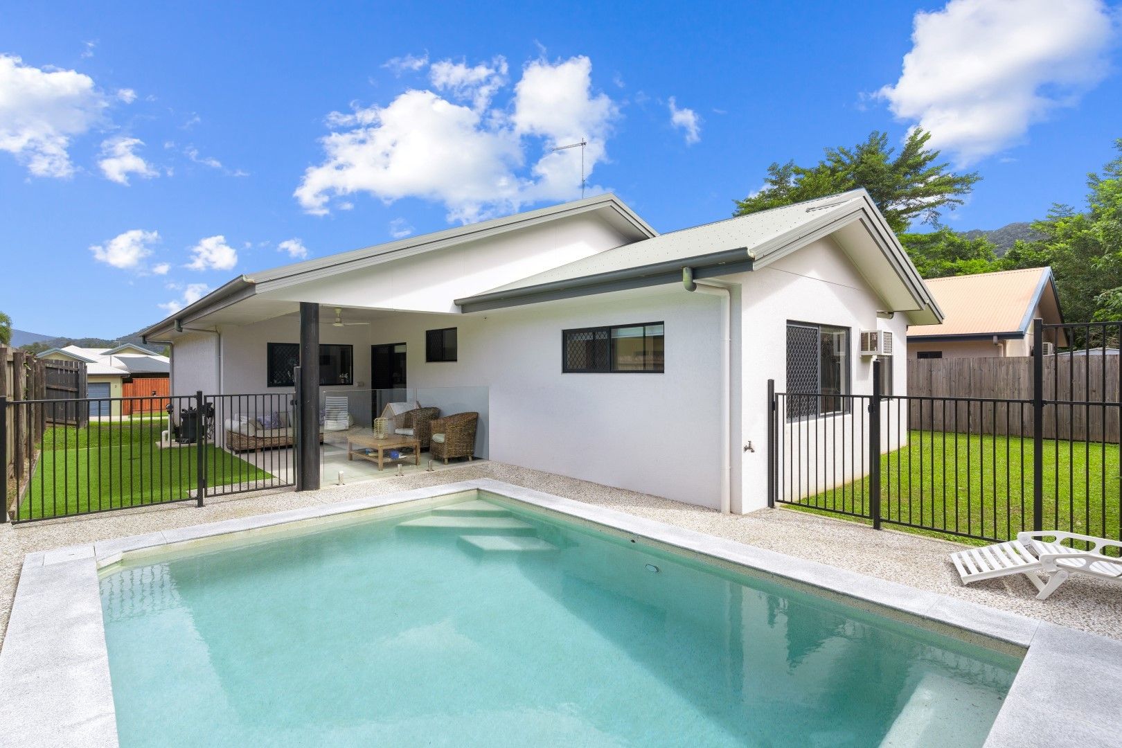 4 bedrooms House in 12 Goodhew Close BENTLEY PARK QLD, 4869
