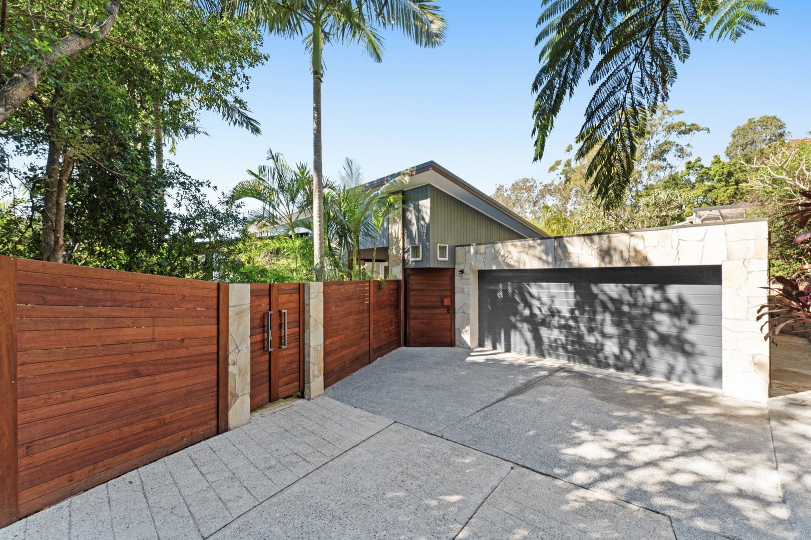5 bedrooms House in 12 Hoffschildt Drive CURRUMBIN WATERS QLD, 4223