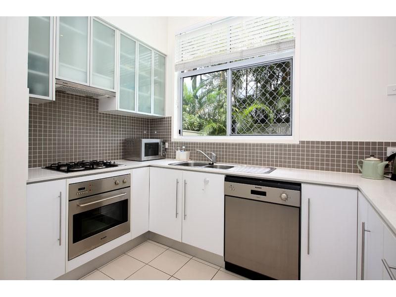 2/24 Hutton Street, Clayfield QLD 4011, Image 1