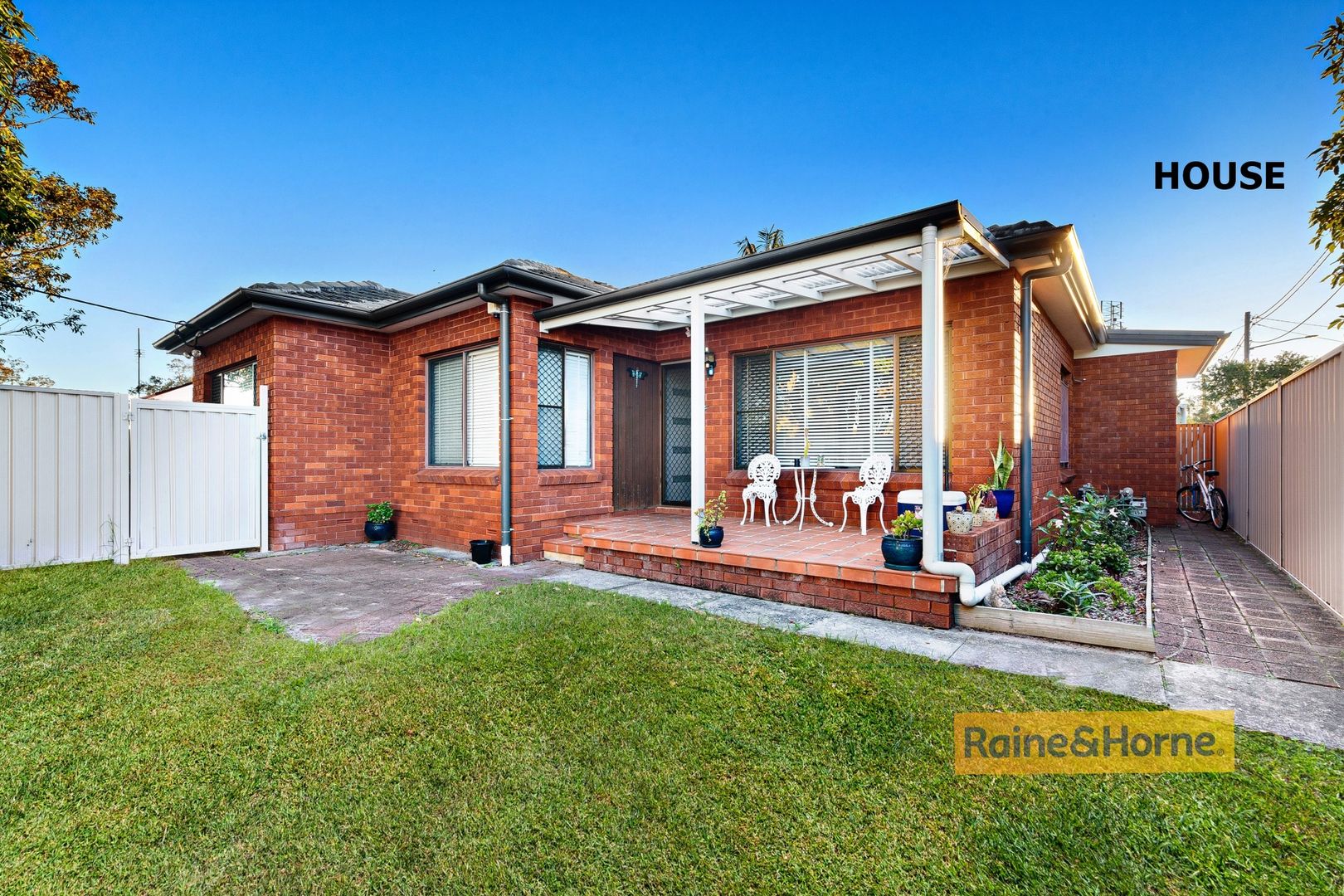 5 bedrooms House in 45 Edward St aka 1a Dwyer Ave WOY WOY NSW, 2256