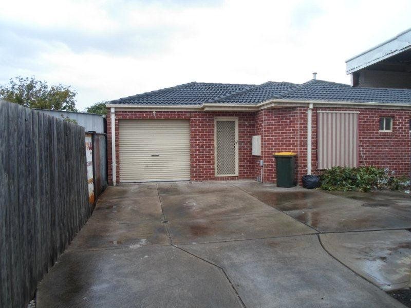 2 bedrooms Apartment / Unit / Flat in 2/3 Godfrey Avenue SUNSHINE NORTH VIC, 3020