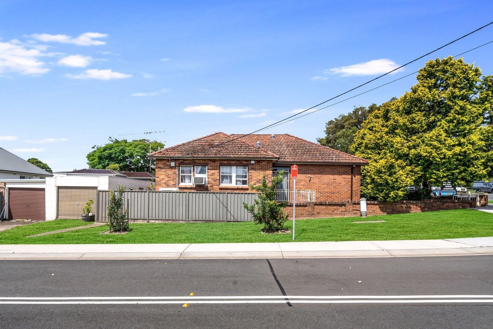 3 bedrooms House in 147 Kingsway WOOLOOWARE NSW, 2230
