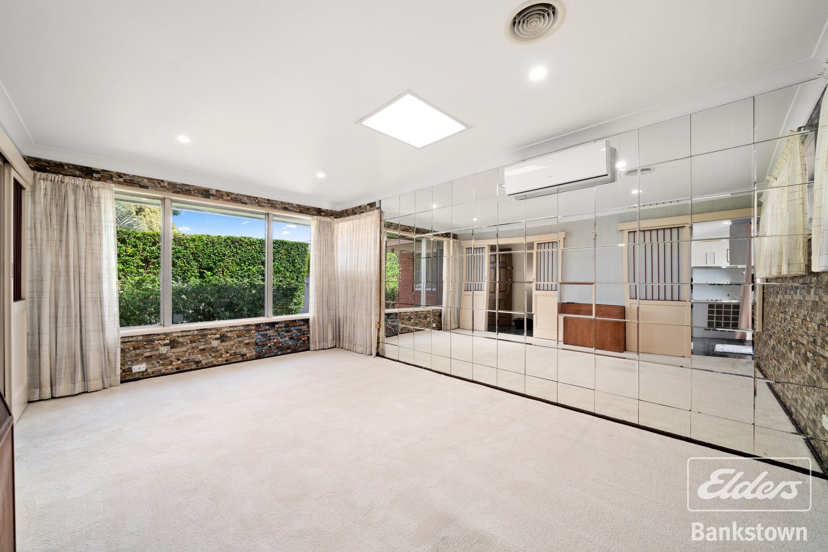 16 Oak Drive, Georges Hall NSW 2198, Image 2
