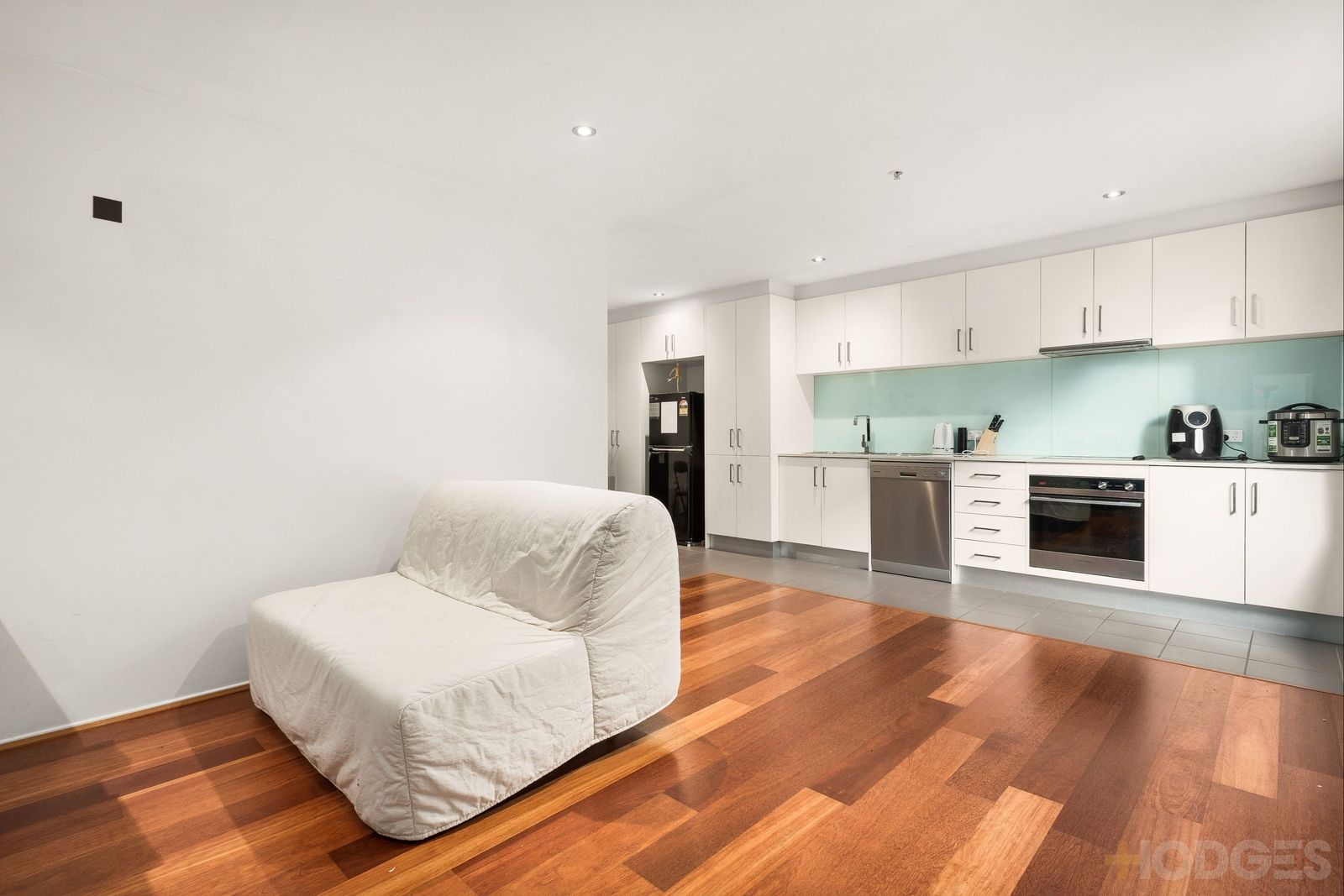 203/83 Queens Road, Melbourne VIC 3004, Image 2