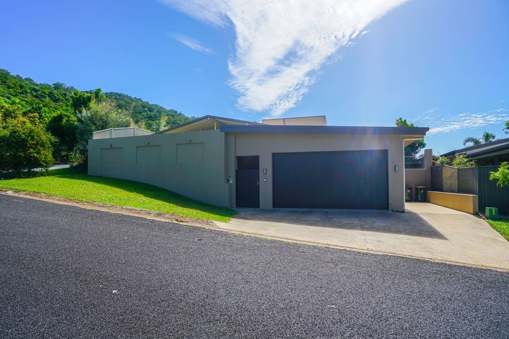 5 bedrooms House in 14 Harrison Close KANIMBLA QLD, 4870