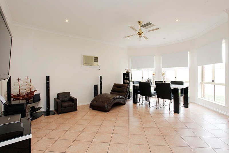 36 Attingham Crecent, Oakden SA 5086, Image 2