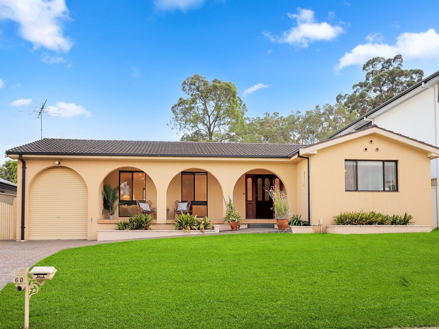 4 bedrooms House in 60 Molyneaux Avenue KINGS LANGLEY NSW, 2147