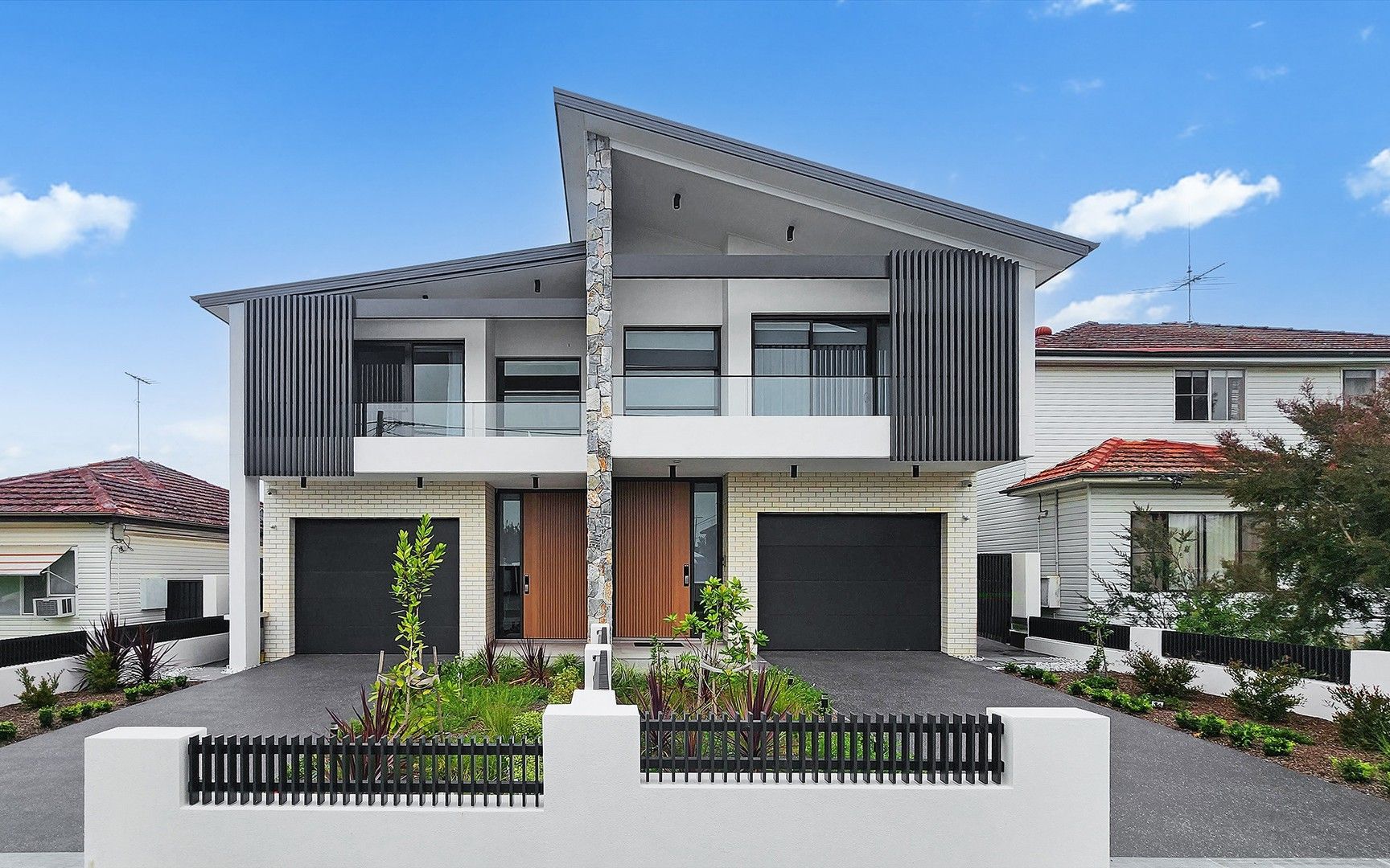 5 bedrooms Semi-Detached in 18 Third Avenue GYMEA BAY NSW, 2227