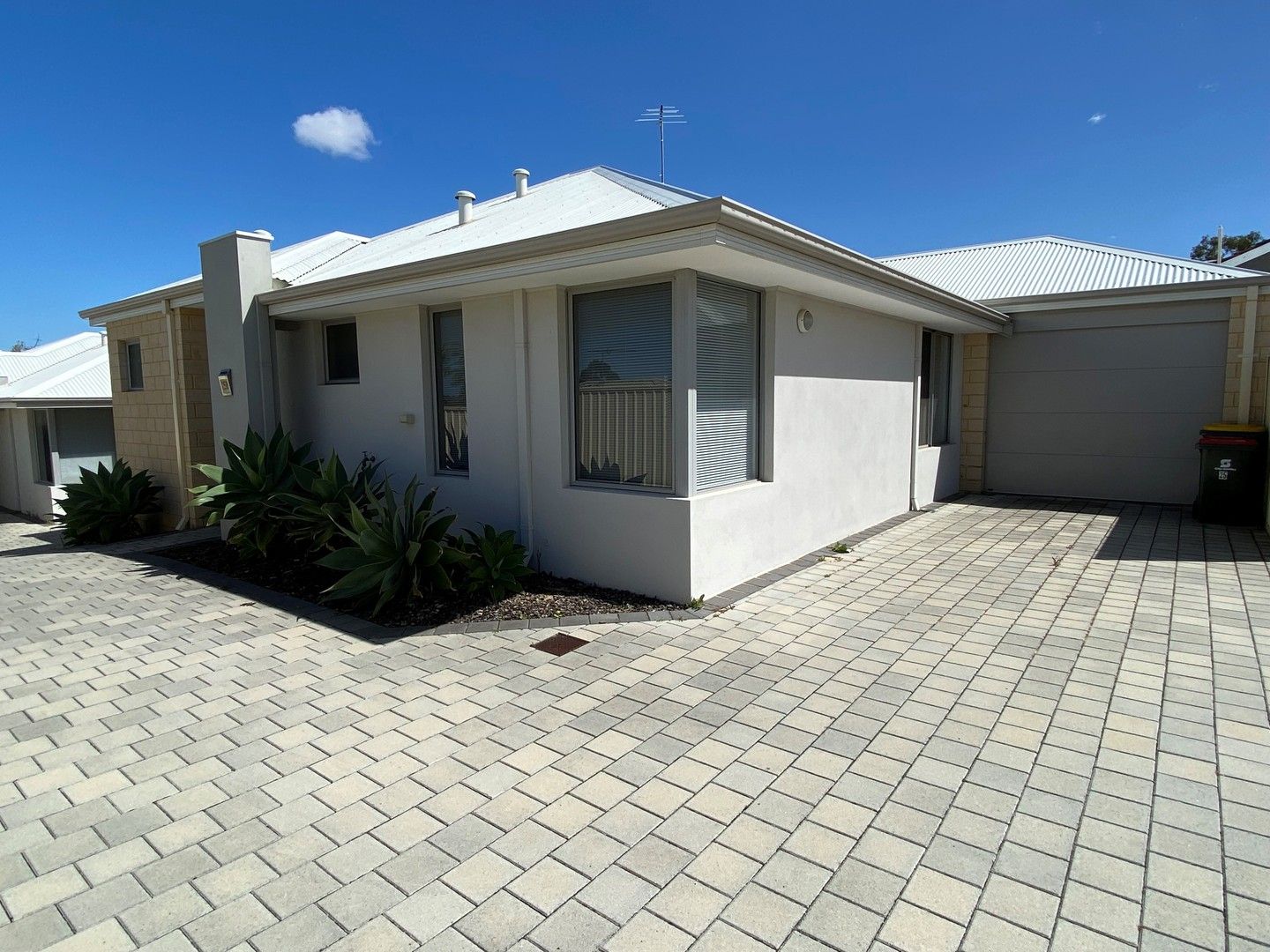 3 bedrooms Apartment / Unit / Flat in 25B Chisholm Way BALGA WA, 6061